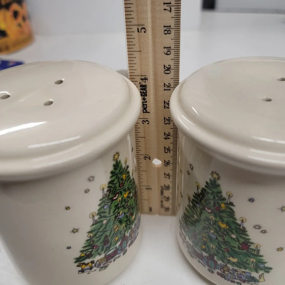 Vermillion Taiwan Christmas Tree Salt Pepper Shakers Mug‎ Handle Ceramic